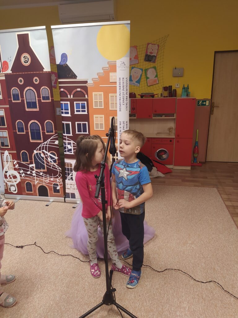 Hudební představení Za oponou – nová budova