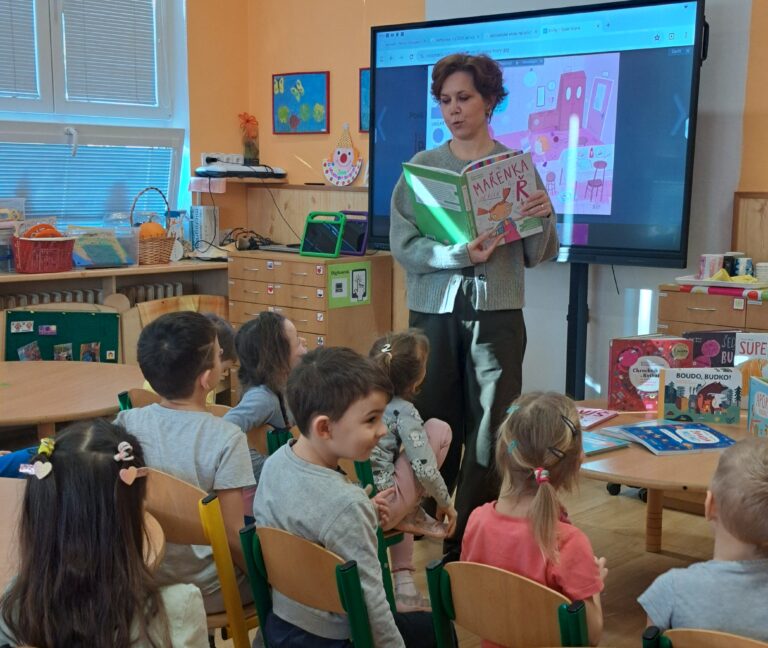 Spisovatelka Ester Stará v Pomněnce+Konvalinka